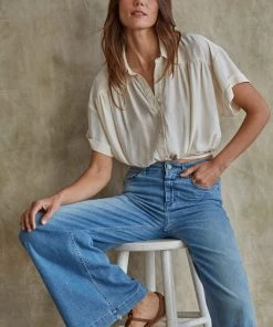 Wanderlust By Abby Satin Collared Button Up NEW