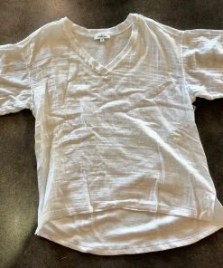 Wanderlust By Abby V Neck With Puffy Sleeves NEW